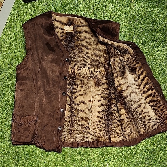 Chic Fur Vest with Animal Print - Picture 5 of 9